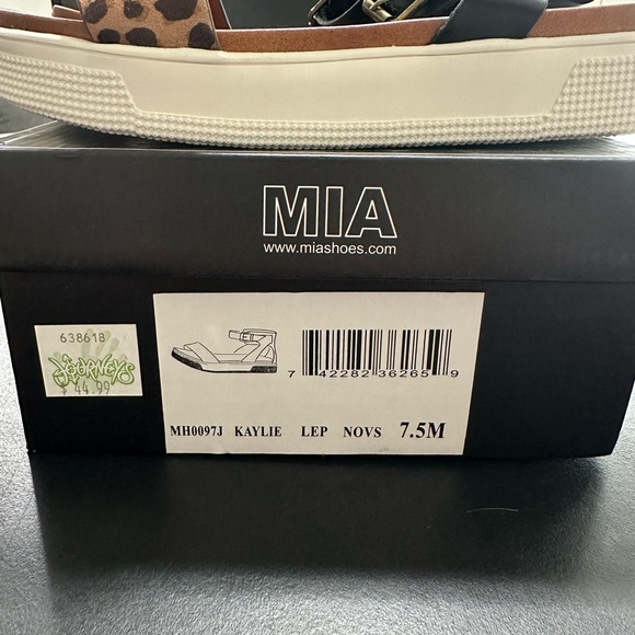 MIA Kaylie Leopard Black and Leopard Print Sandals - Picture 5 of 7